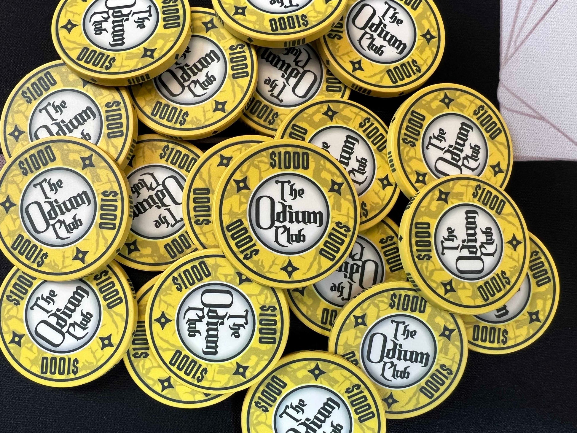 Shown here are the Odium Club 1000 dollar yellow chips in a pot. These are 39mm chips (actually closer to 40mm), which is the "official" size of poker chips. They are the normal poker chip thickness of 3.3mm or 0.13 inches. Whether you're an affluent member of society and you need $1000 chips to host ultra-mega high stakes poker games...or whether you're brand new to the game of poker, these are the absolute best texas holdem poker chips available.